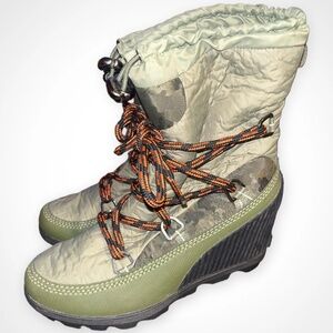 EUC Sorel Kinetic Wedge Hiker Green/ Vert Randonne